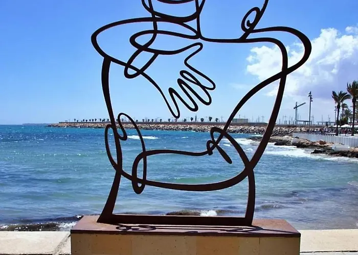 Monivo Near Center And